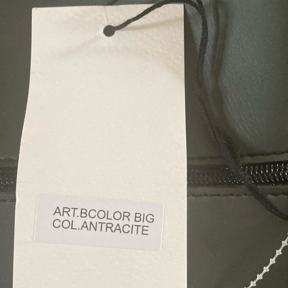 Tom Reves  Men'sToiletry Bag NWT Made in Italy Snaps on each end for low profile - Picture 4 of 8